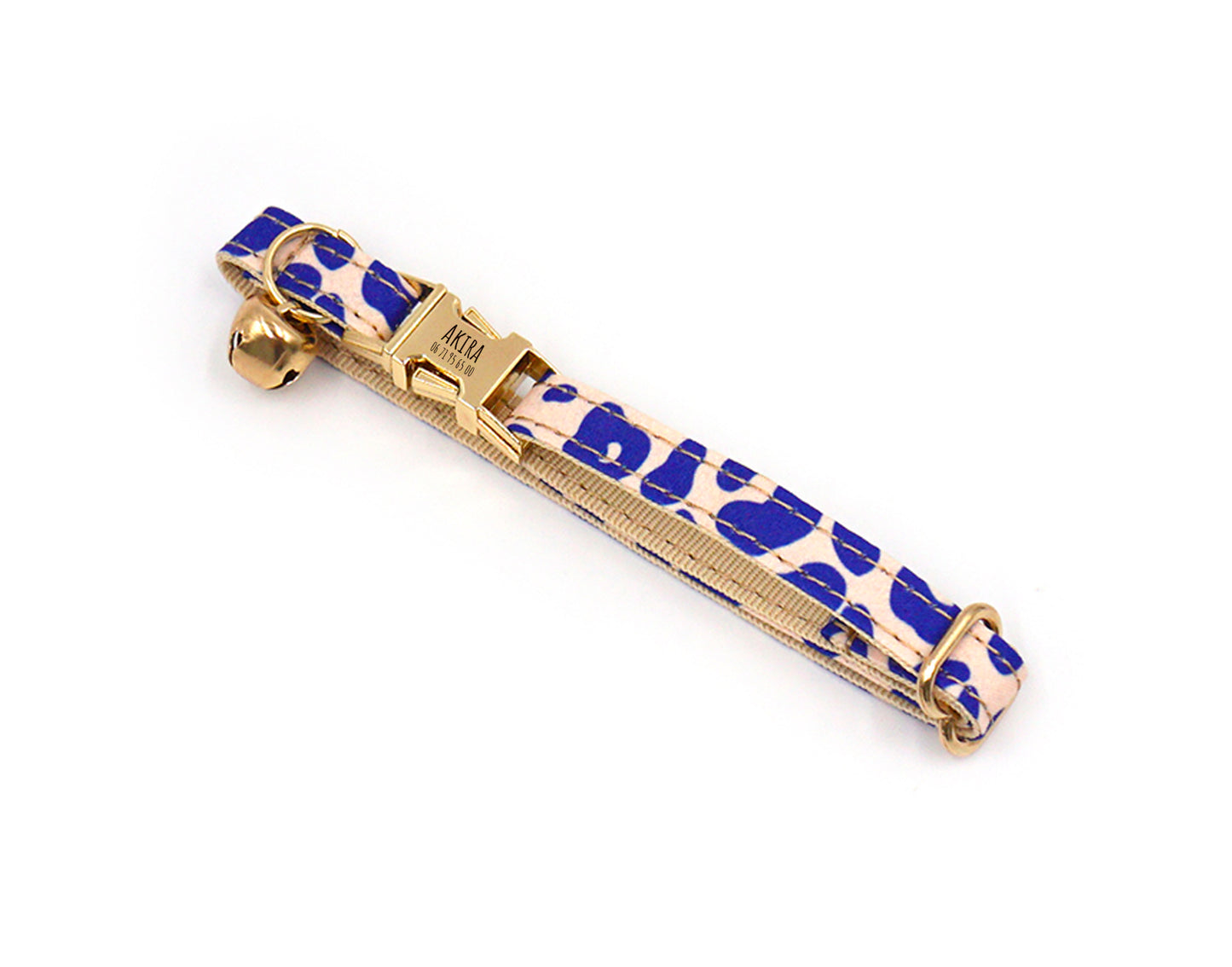 Collier chat personnalisé Léopard Bleu avec motif bleu et blanc, fermoir doré et petit grelot rond.