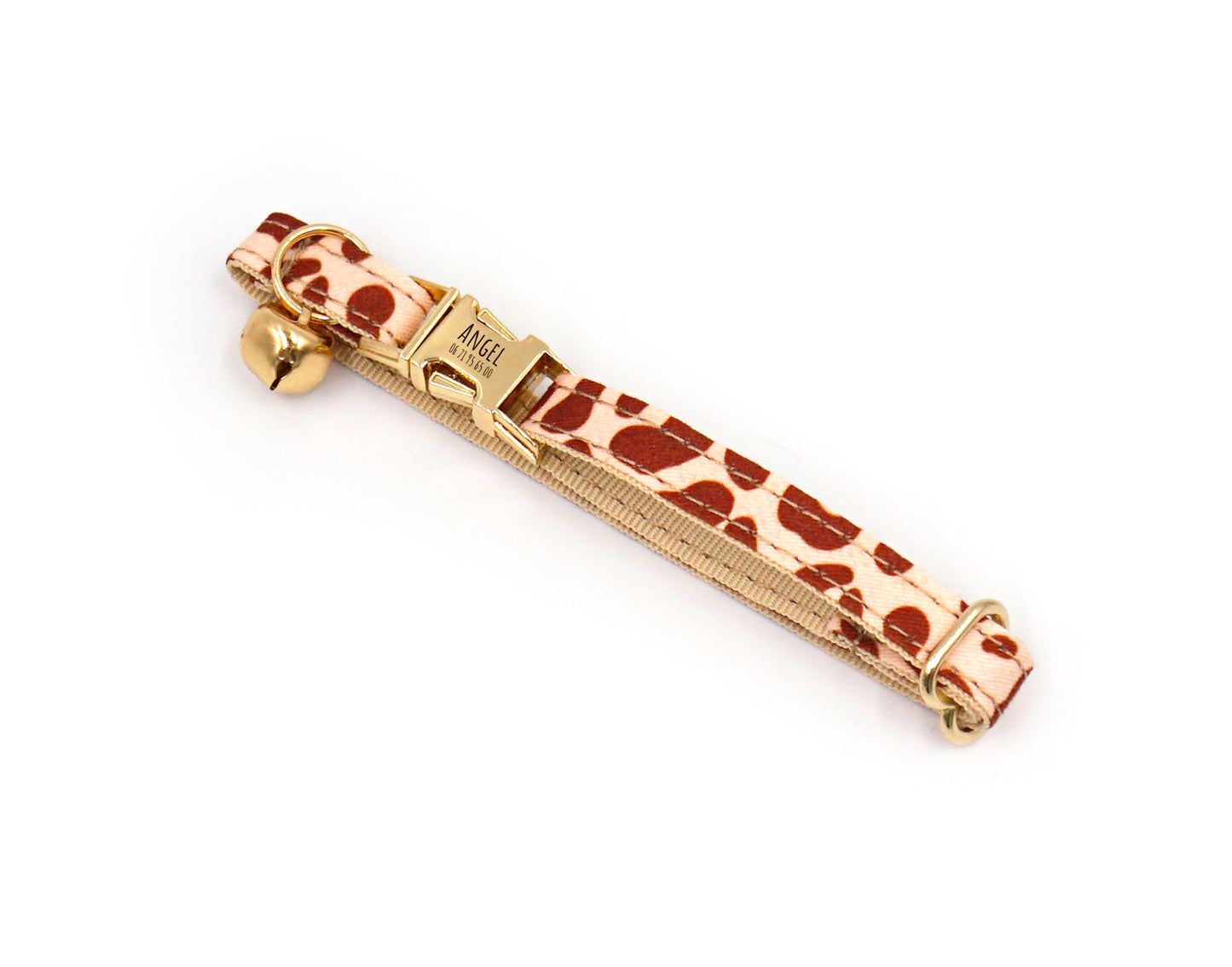 Collier chat personnalisé Léopard sable en chaîne dorée avec petit mugel et motif léopard, élégant collier pour chat.