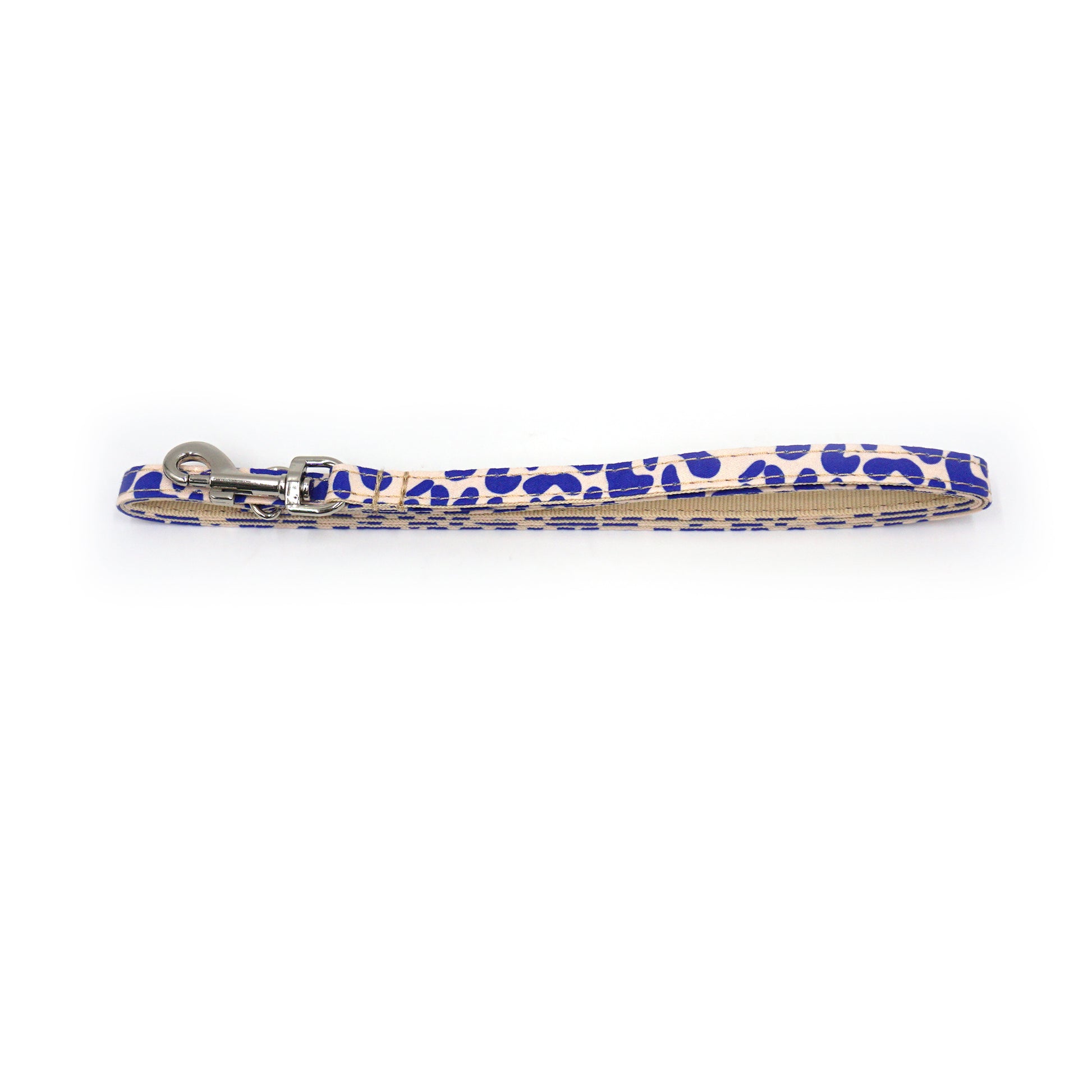 Laisse chat et chaton coton léopard bleu, motif léopard bleu sur fond clair, avec boucle métallique compacte.