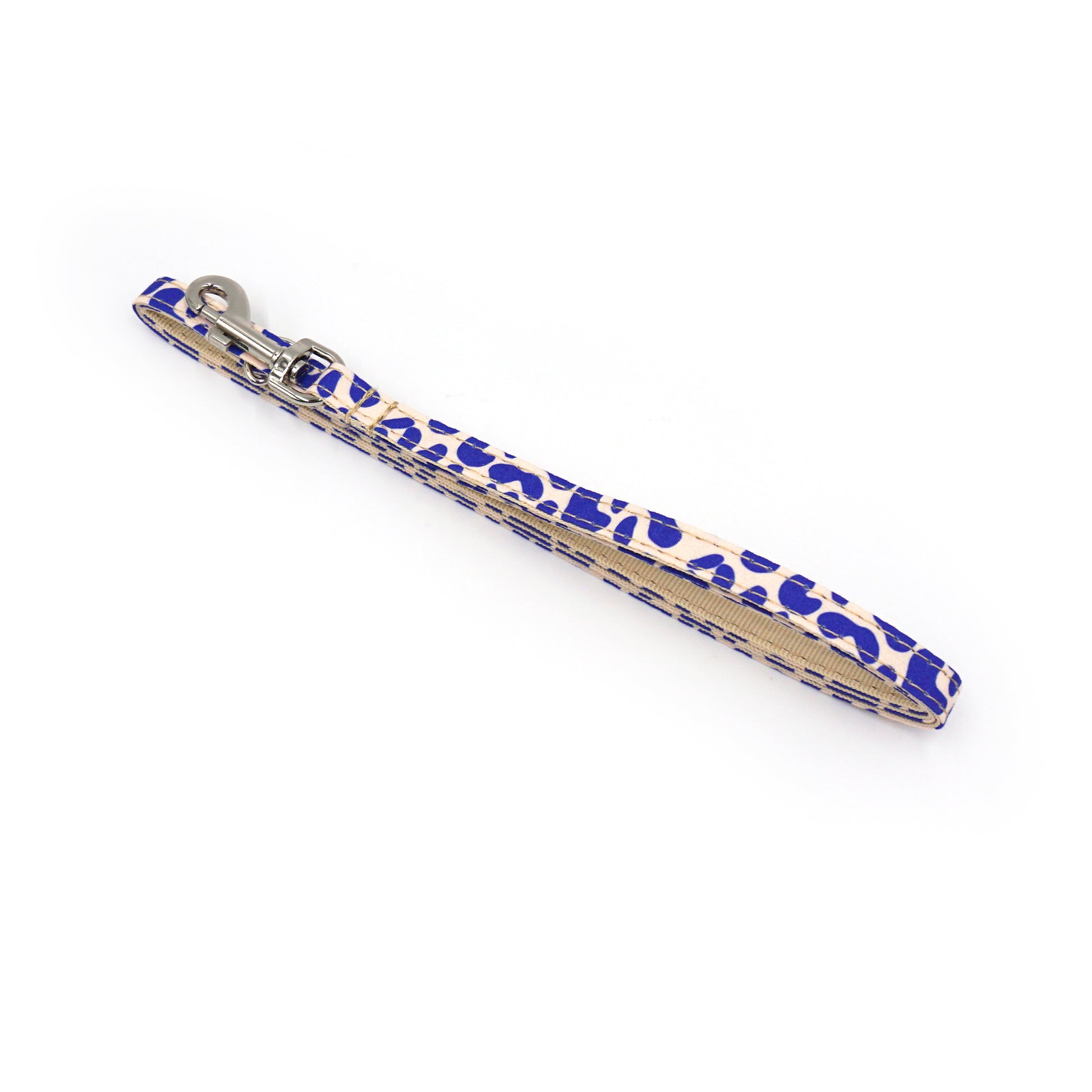 Laisse chat et chaton coton léopard bleu, bandoulière avec motif léopard bleu sur fond beige.