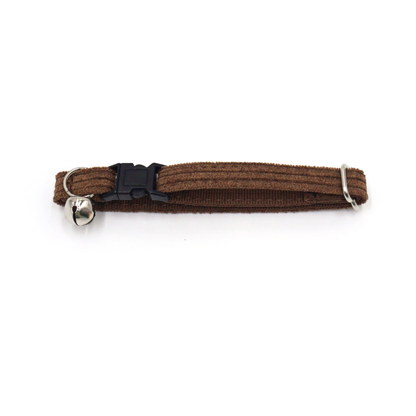 Collier chat anti-étranglement Velours côtelé chocolat avec boucle noire et petit pendentif cloche argentée.