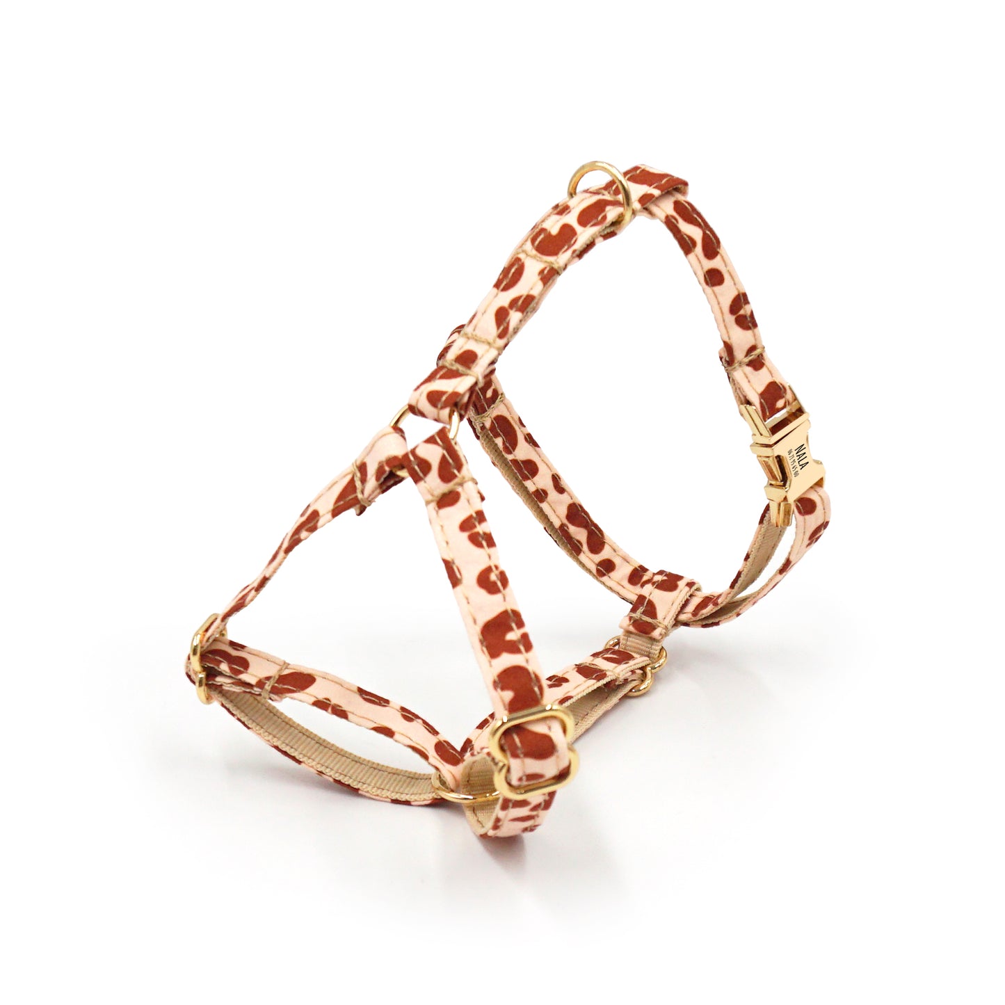 Harnas chat personnalisé coton léopard sable, avec motifs léopard rose clair et boucles dorées.