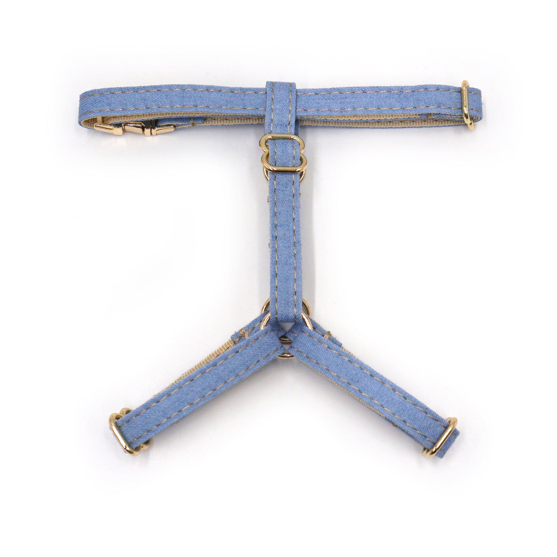 Harnais chat personnalisé en coton jean bleu avec doublure dorée et boucles métal, forme en Y prête à ajuster.