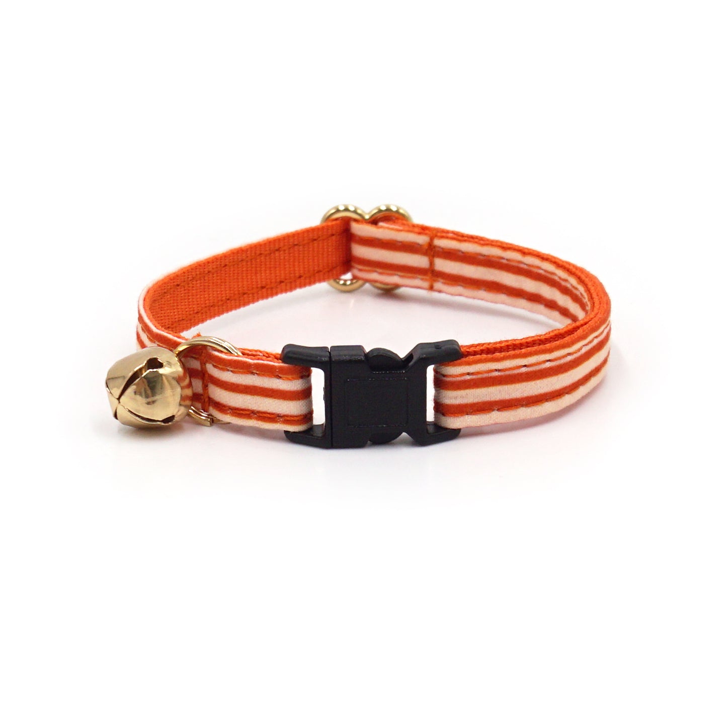 Collier Chat Anti-Étranglement coton rayé orange avec fermoir plastique noir et petit pendentif cloche dorée